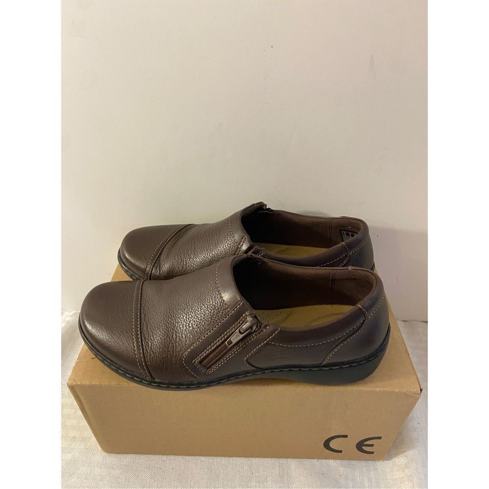Clarks size‎ 8m brown leather side zipper shoe